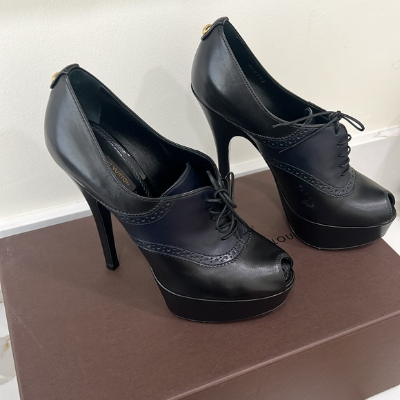 Louis Vuitton Heels - Picture 3 of 3